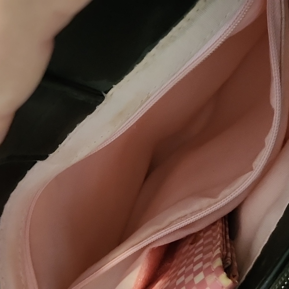 Bueno Shoulder Bag. (39) - Picture 10 of 13